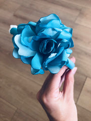 Cerchietto con fiore blu coloniale