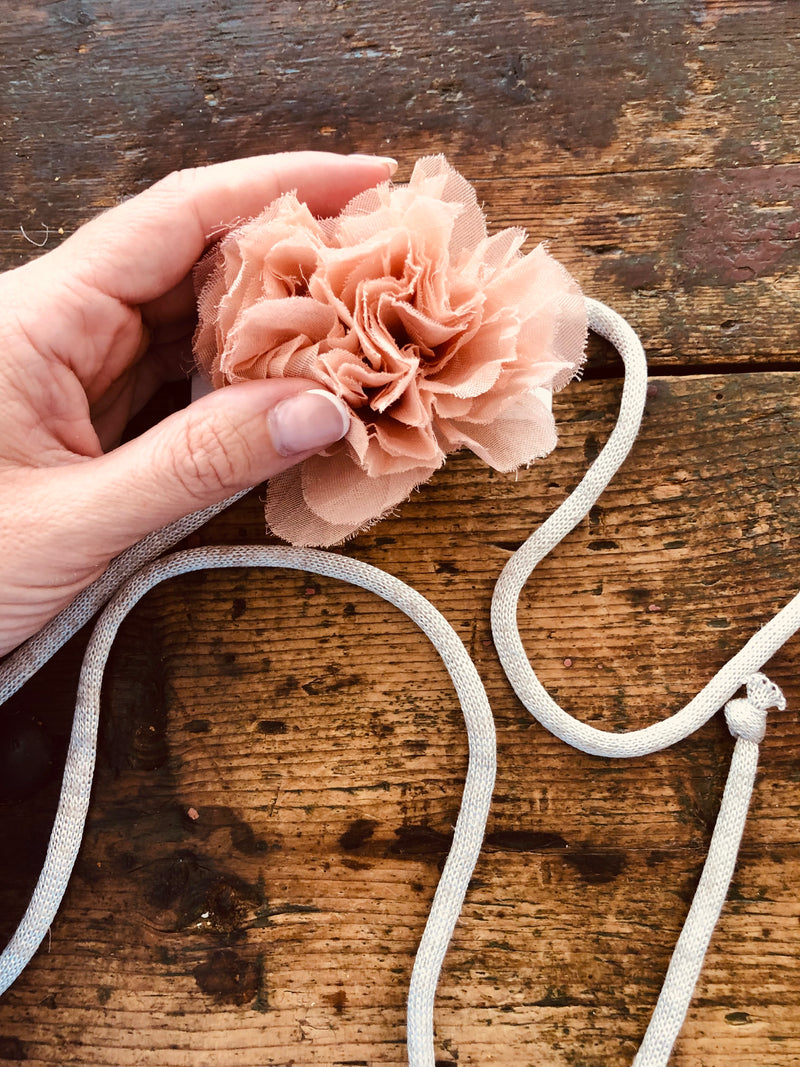 Cintura con fiore rosa