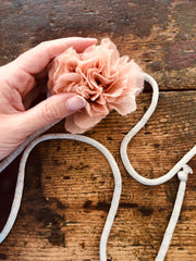 Cintura con fiore rosa
