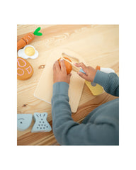 Tagliere in legno con pietanze