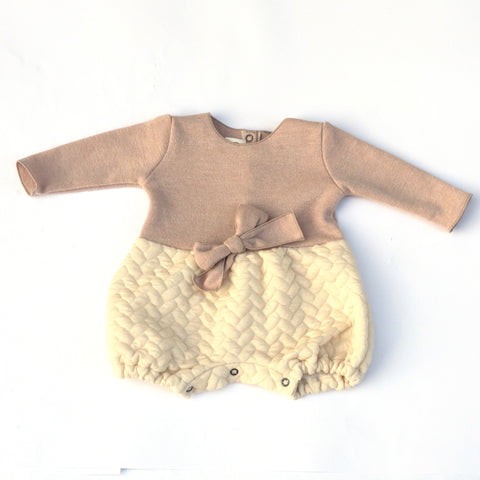 Pagliaccetto rosa e burro con fiocco